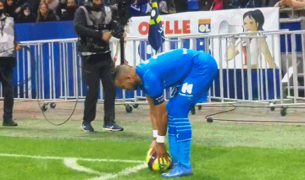 CCTV5直播！上海VS新疆严阵以待，张镇麟渐入佳境，卢伟拒绝爆冷