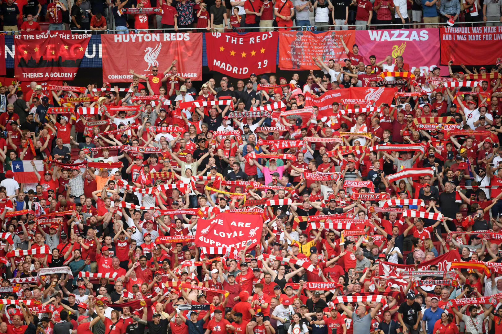 “慕容世家”资料片现已震撼开启，女侠一剑舞天龙！